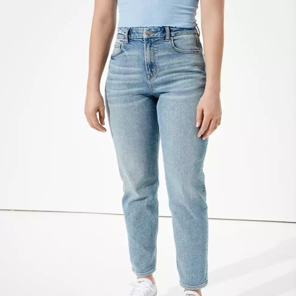 AMERICAN EAGLE Curvy Stretch Mom Jeans